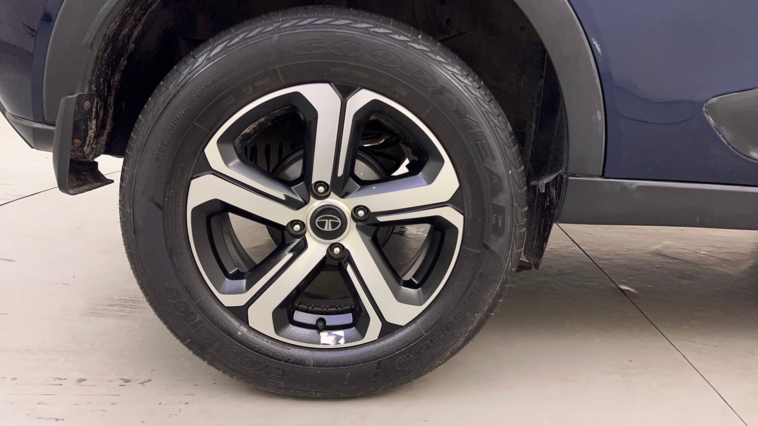 Used 2023 Tata Nexon XZ Plus LUXS Dual Tone Petrol Manual tyres RIGHT REAR TYRE RIM VIEW