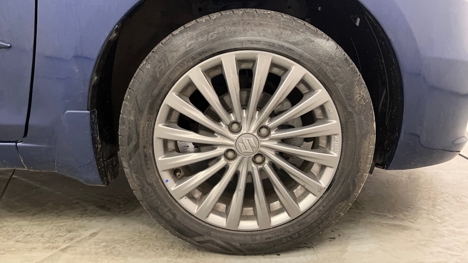 Used 2017 Maruti Suzuki Ciaz Alpha 1.4 AT Petrol Automatic tyres RIGHT FRONT TYRE RIM VIEW
