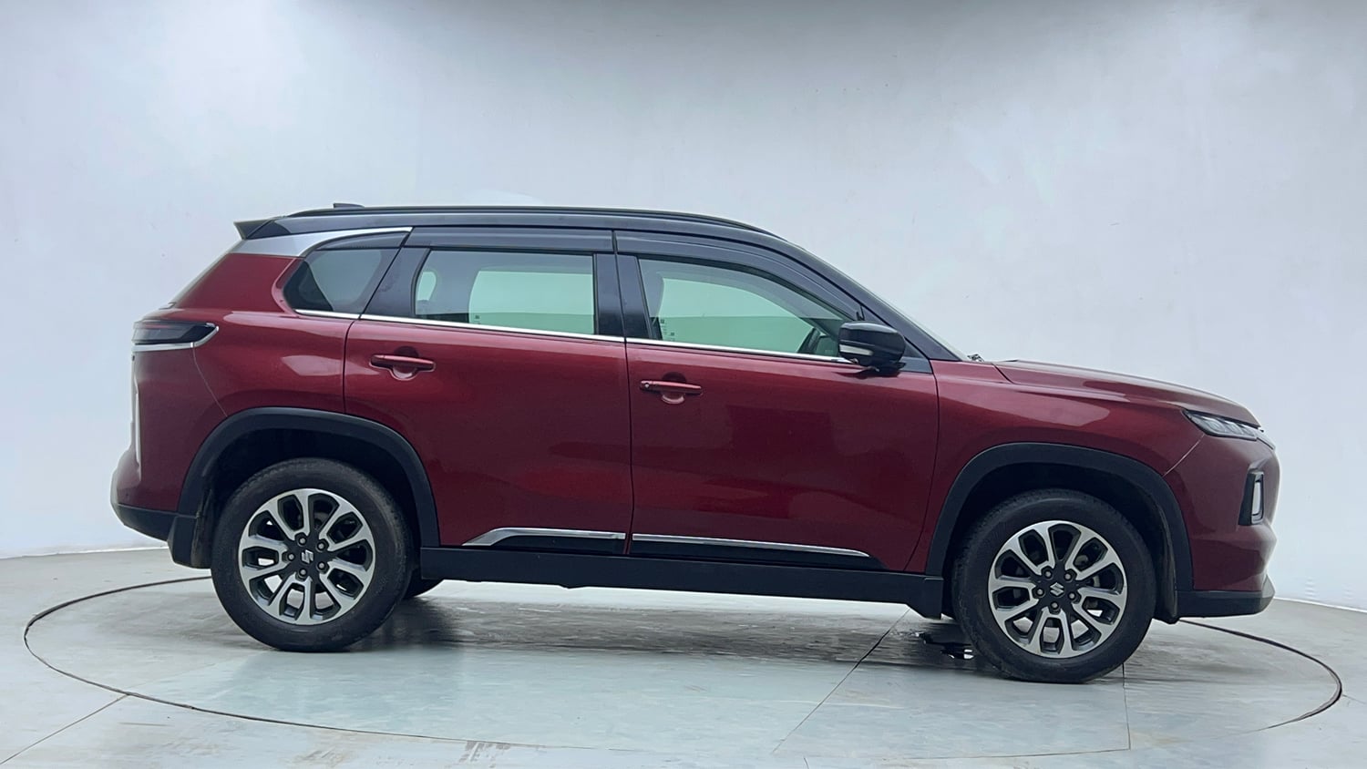 Used 2023 Maruti Suzuki Grand Vitara Alpha Dual Tone Smart Hybrid Petrol Manual exterior RIGHT SIDE VIEW