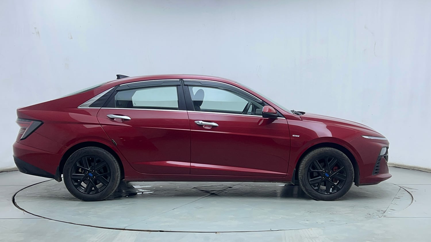 Used 2023 Hyundai Verna SX (O) 1.5 Turbo Petrol DCT Petrol Automatic exterior RIGHT SIDE VIEW