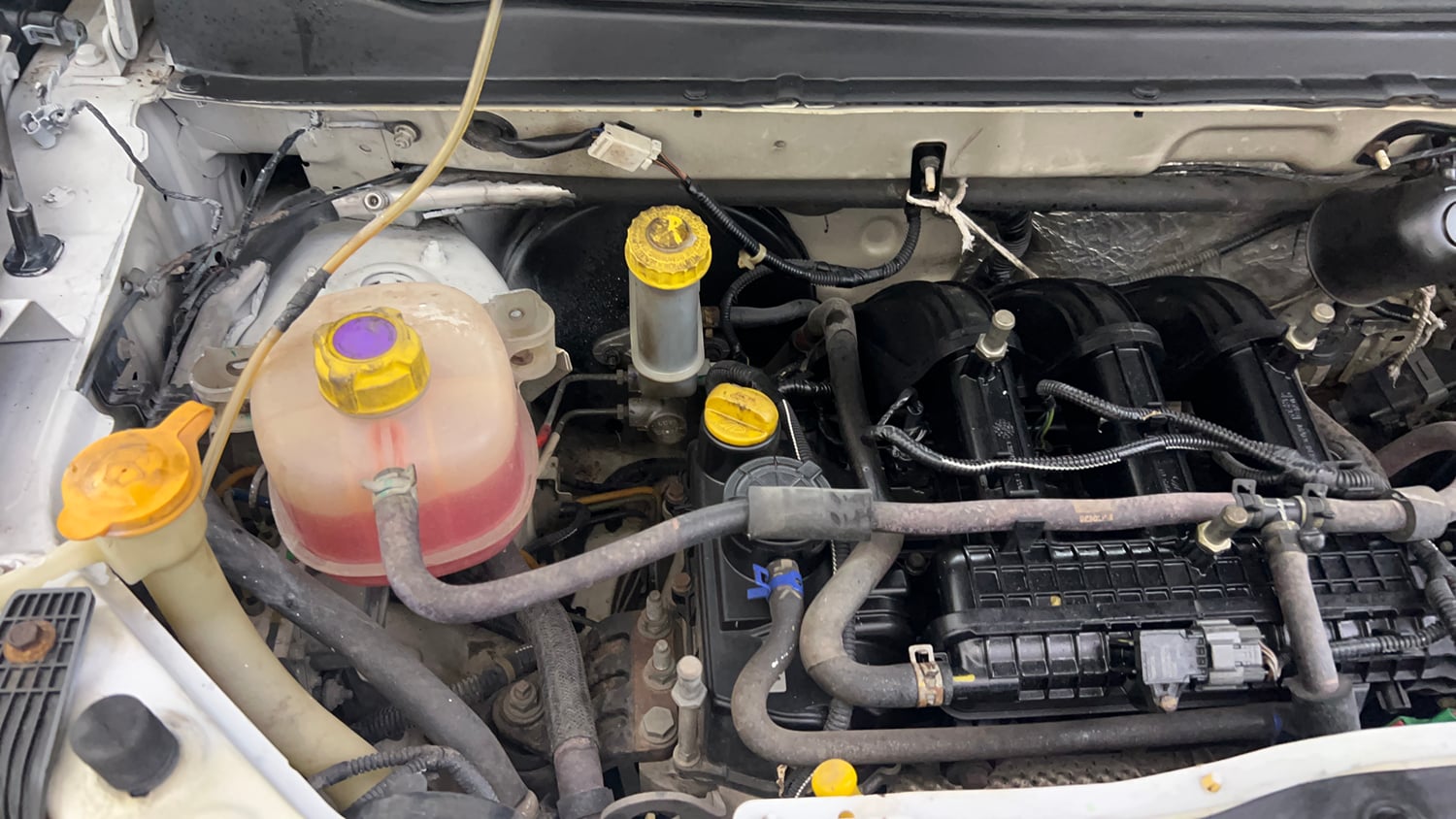 Used 2016 Mahindra KUV100 K4 6 STR Petrol Manual engine ENGINE RIGHT SIDE VIEW