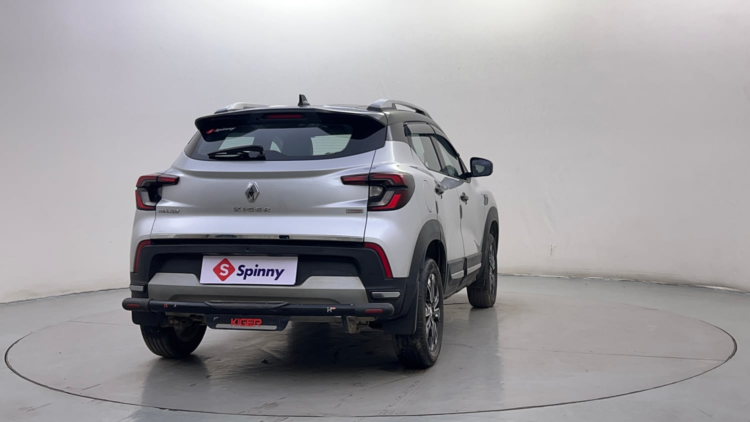 Used 2022 Renault Kiger RXZ Turbo MT Dual Tone Petrol Manual exterior RIGHT REAR CORNER VIEW