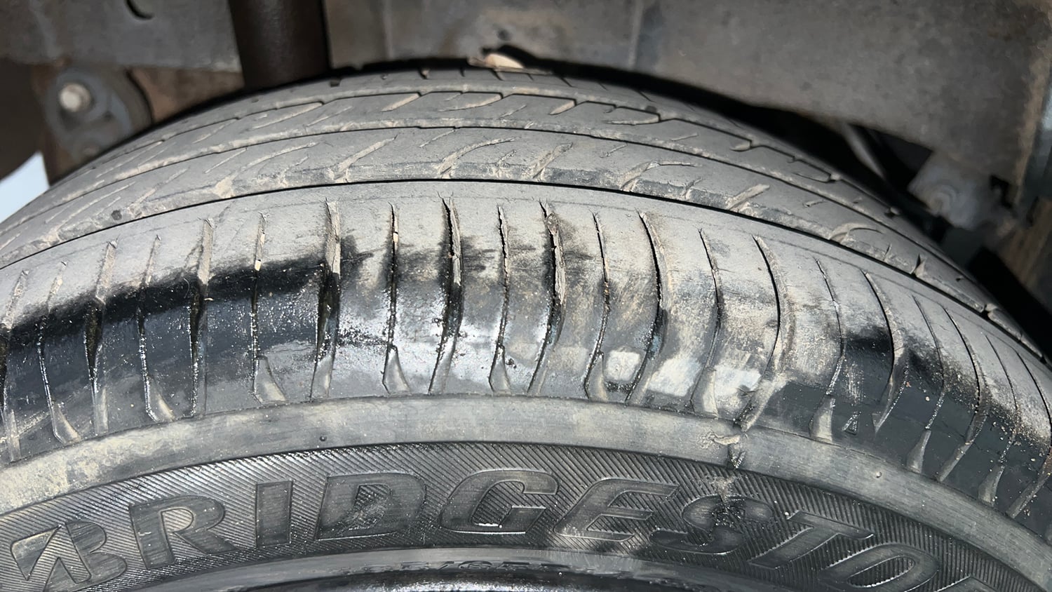 Used 2016 Mahindra KUV100 K4 6 STR Petrol Manual tyres RIGHT REAR TYRE TREAD VIEW