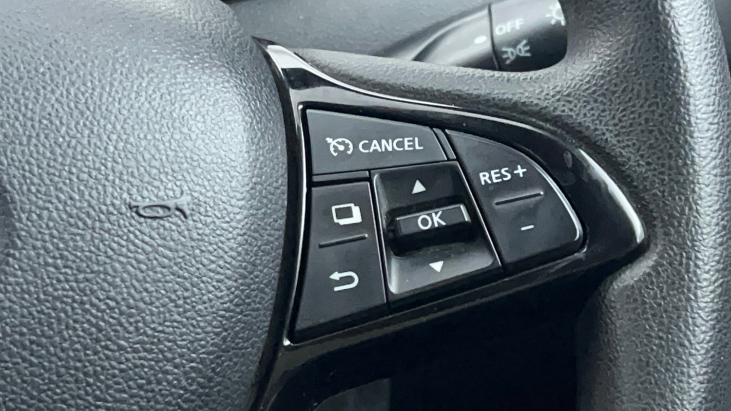 Used 2023 Renault Kiger RXZ Turbo CVT Petrol Automatic top_features Cruise control
