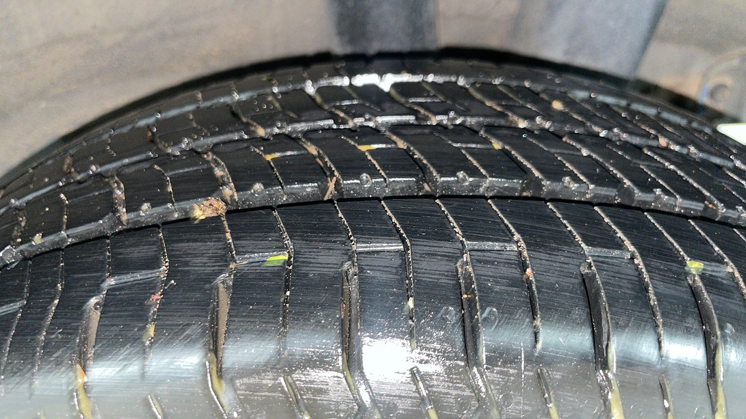 Used 2017 Hyundai Grand i10 Sportz (O) 1.2 Kappa VTVT Petrol Manual tyres LEFT REAR TYRE TREAD VIEW