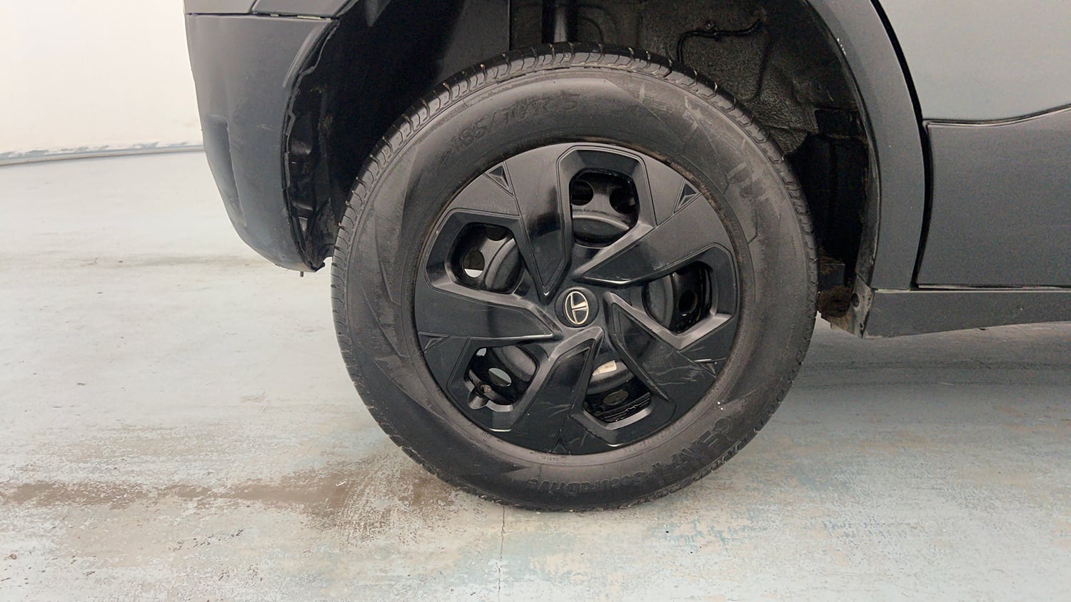 Used 2023 Tata Punch Adventure iCNG Cng Manual tyres RIGHT REAR TYRE RIM VIEW