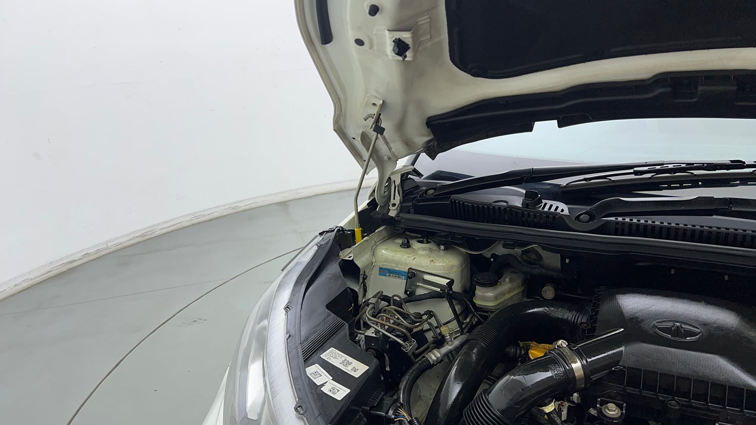 Used 2022 Tata Nexon XZA Plus (HS) Petrol Automatic engine ENGINE RIGHT SIDE HINGE & APRON VIEW