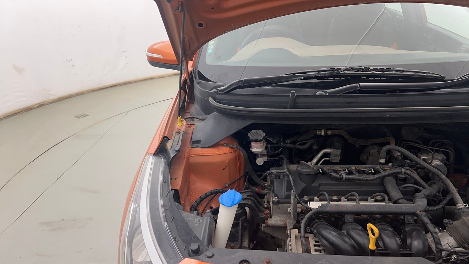 Used 2019 Hyundai Elite i20 Sportz Plus 1.2 Petrol Manual engine ENGINE RIGHT SIDE HINGE & APRON VIEW