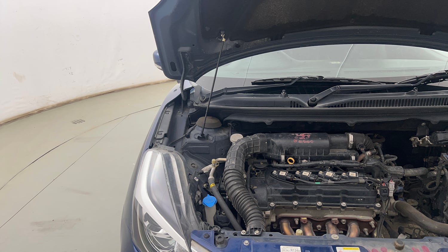 Used 2019 Maruti Suzuki Baleno Zeta 1.2 Petrol Manual engine ENGINE RIGHT SIDE HINGE & APRON VIEW