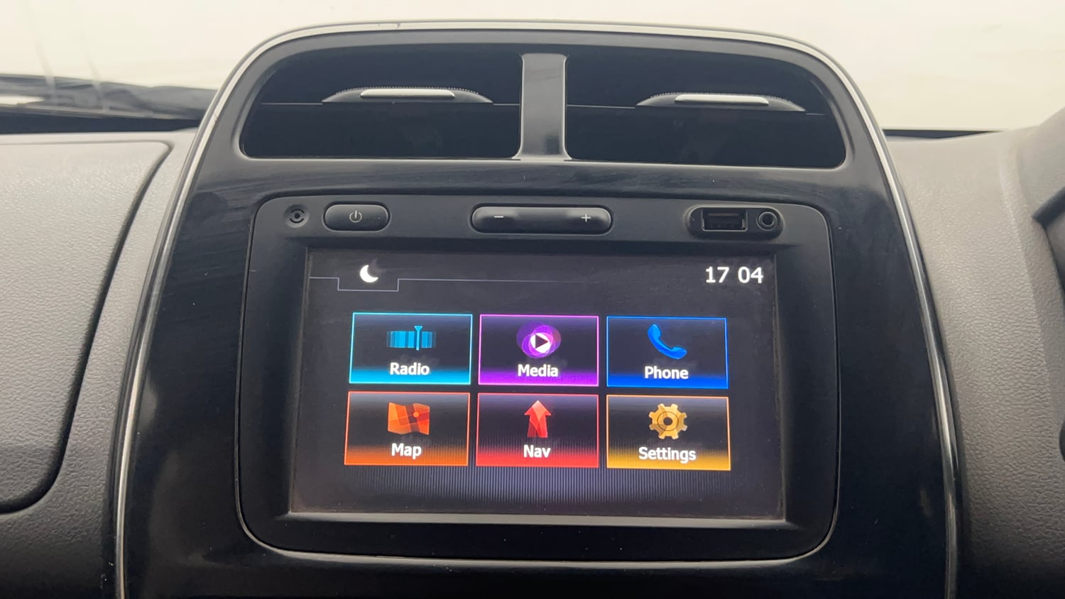 Used 2018 Renault Kwid RXT (O) 1.0 SCE Edition Petrol Manual top_features Touch screen infotainment system