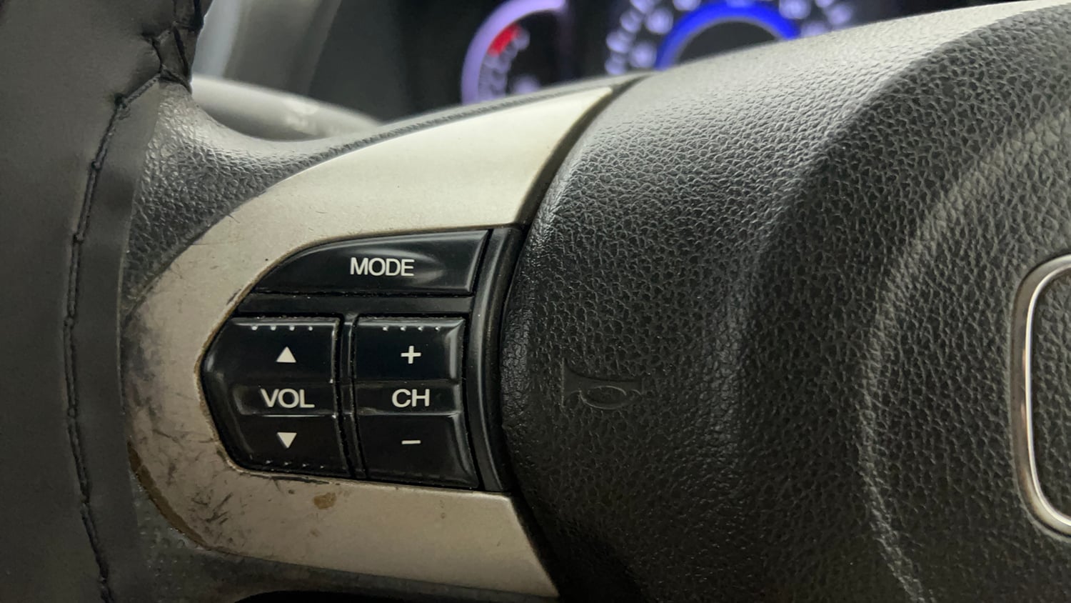Used 2016 Honda Amaze 1.2 S i-VTEC Petrol Manual top_features Steering mounted controls