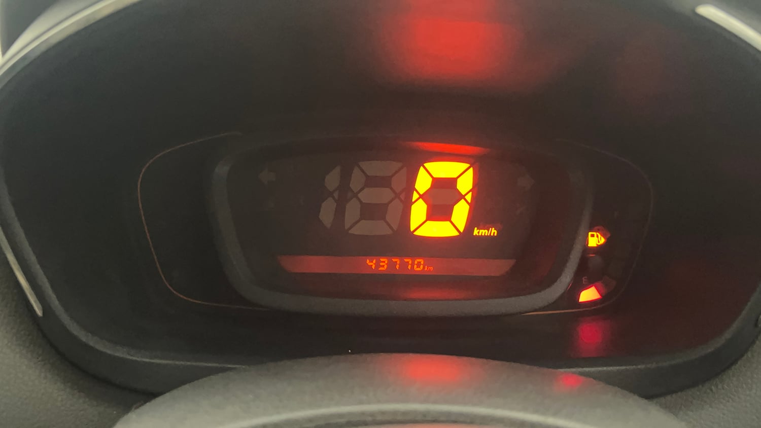 Used 2018 Renault Kwid RXT (O) 1.0 SCE Edition Petrol Manual interior CLUSTERMETER VIEW