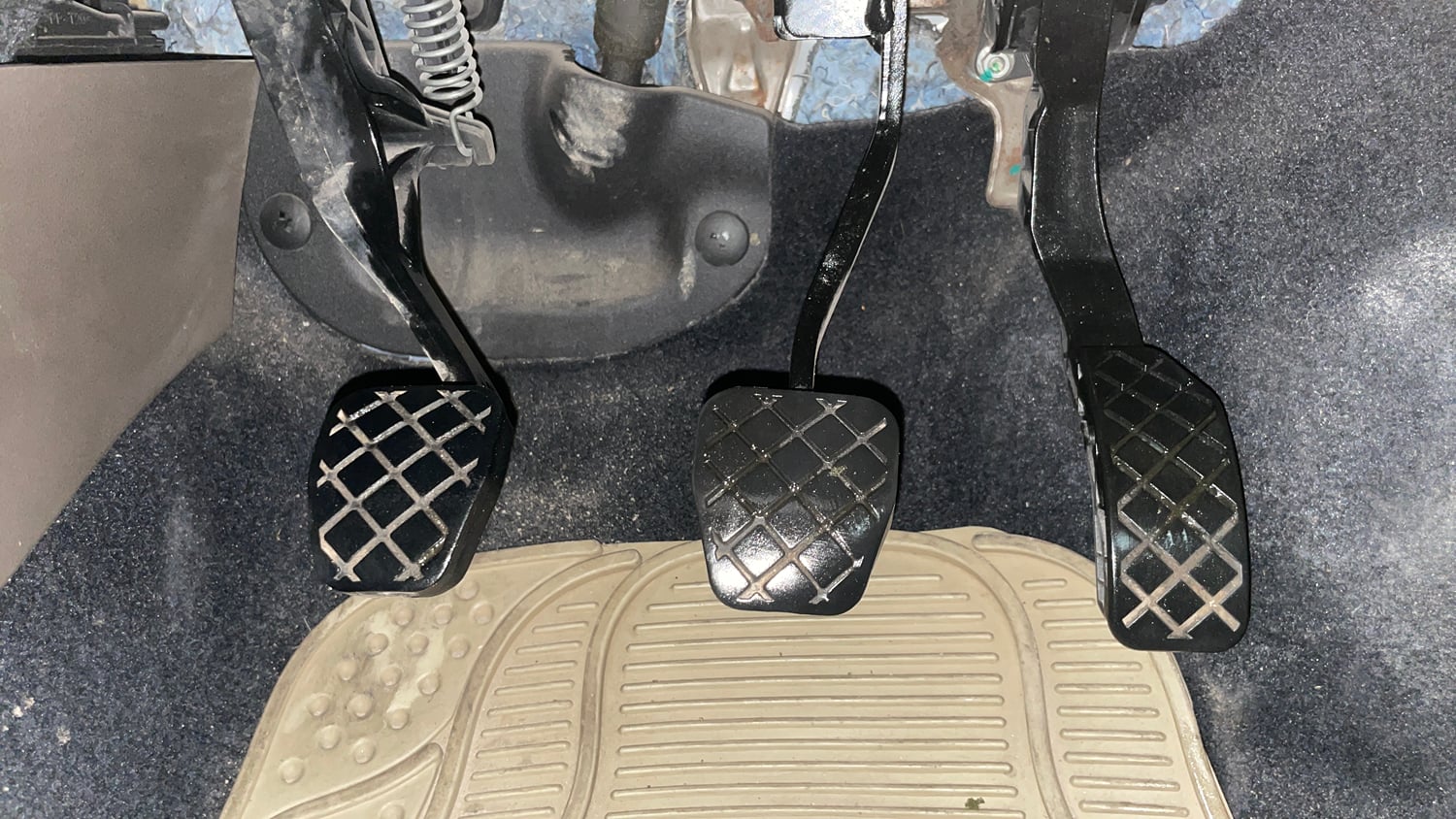 Used 2015 Skoda Rapid 1.6 MPI Elegance Petrol Manual interior PEDALS VIEW