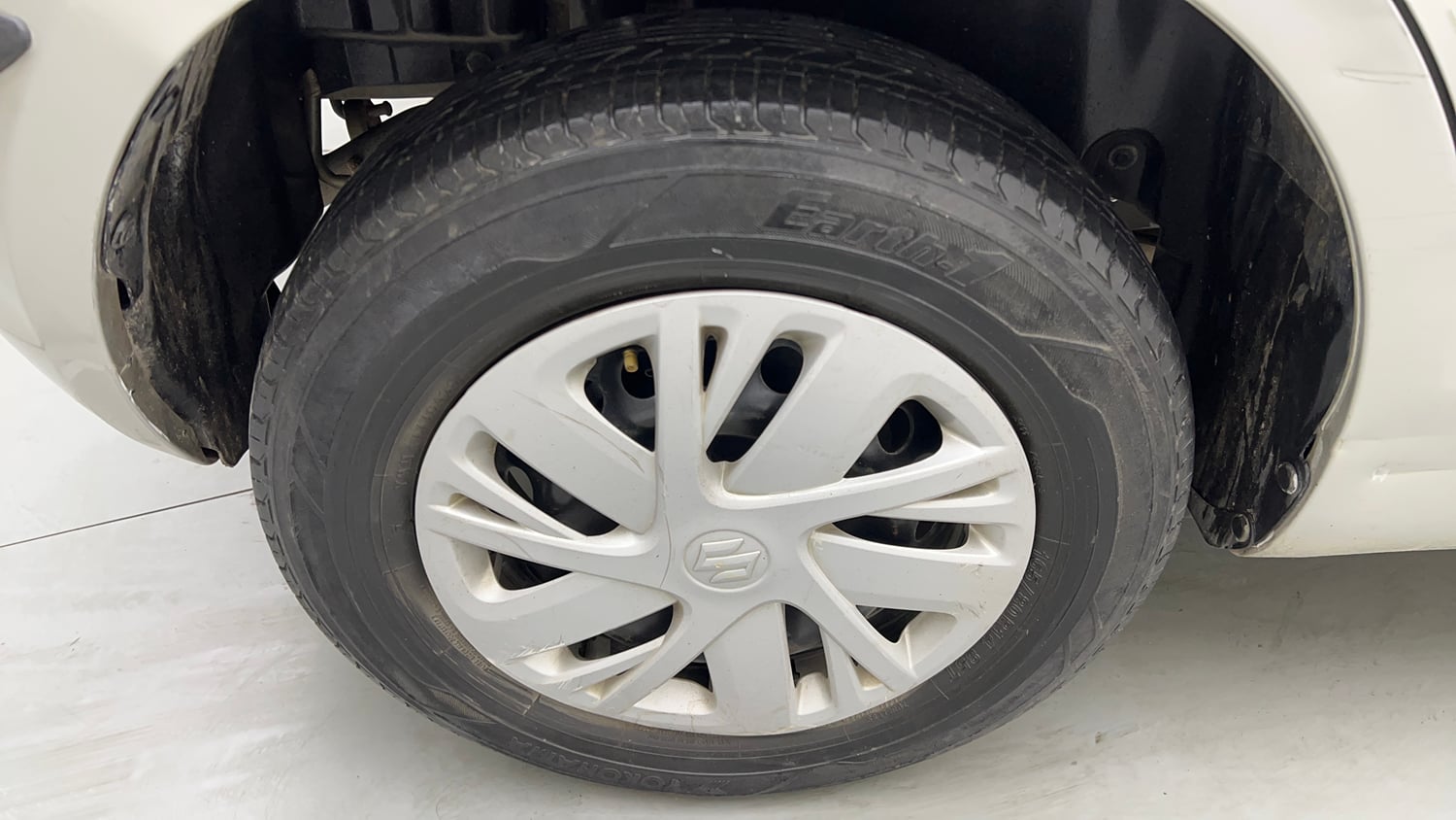 Used 2015 Maruti Suzuki Swift VXi Petrol Manual tyres RIGHT REAR TYRE RIM VIEW