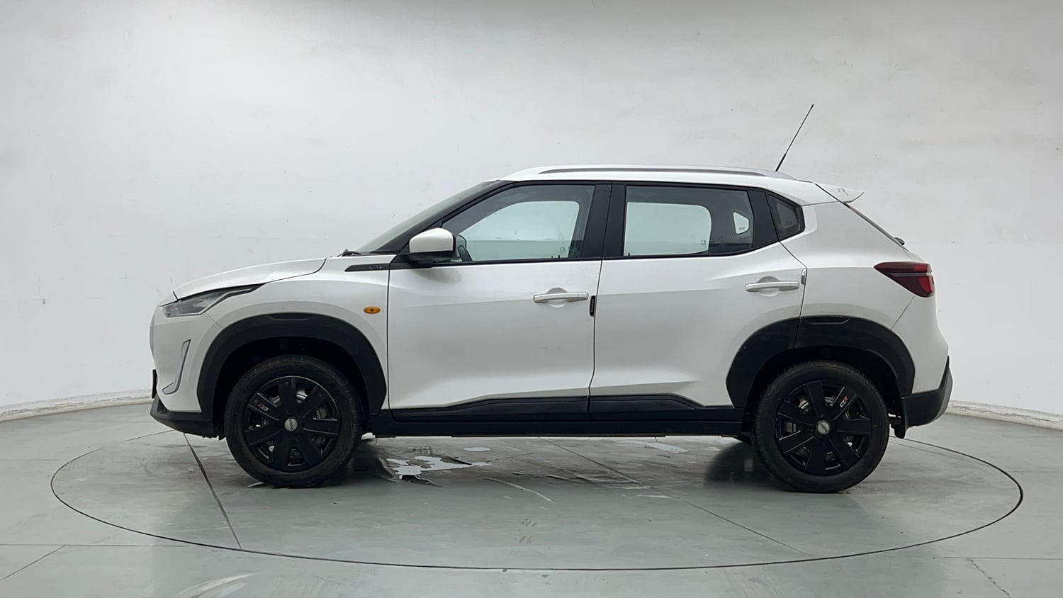 Used 2023 Nissan Magnite XE Petrol Manual exterior LEFT SIDE VIEW
