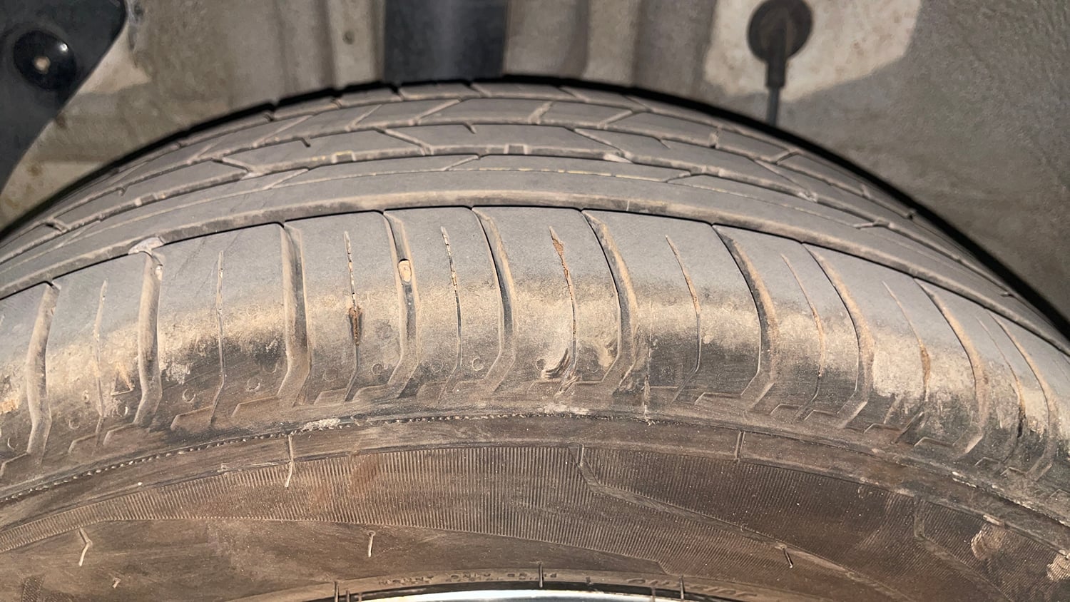 Used 2016 Hyundai Elite i20 Asta 1.2 (O) Petrol Manual tyres RIGHT REAR TYRE TREAD VIEW