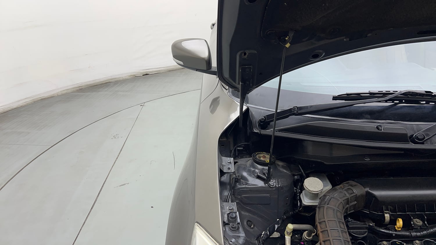 Used 2017 Maruti Suzuki Dzire VXi AMT Petrol Automatic engine ENGINE RIGHT SIDE HINGE & APRON VIEW