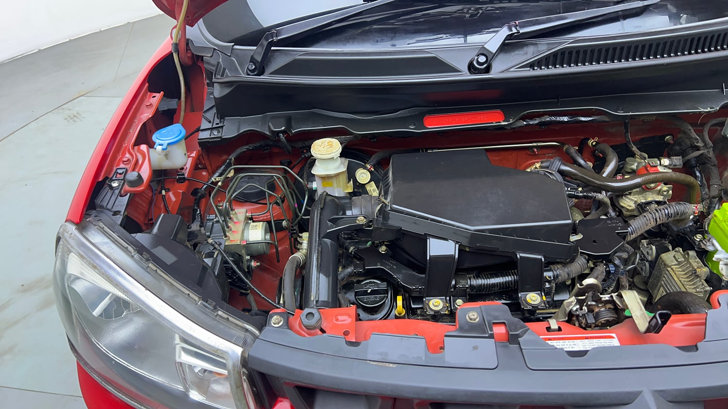 Used 2023 Maruti Suzuki S-Presso VXi S-CNG Cng Manual engine ENGINE RIGHT SIDE VIEW
