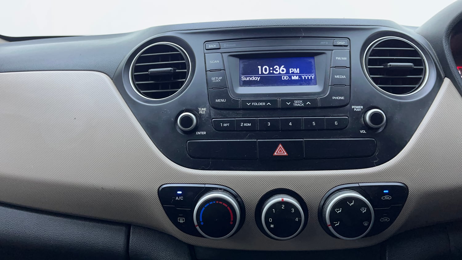 Used 2016 Hyundai Xcent SX 1.1 CRDi Diesel Manual interior MUSIC SYSTEM & AC CONTROL VIEW