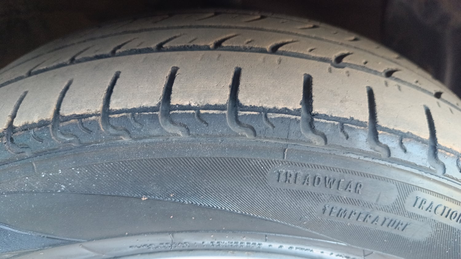 Used 2015 Hyundai Grand i10 Asta AT 1.2 Kappa VTVT Petrol Automatic tyres RIGHT FRONT TYRE TREAD VIEW