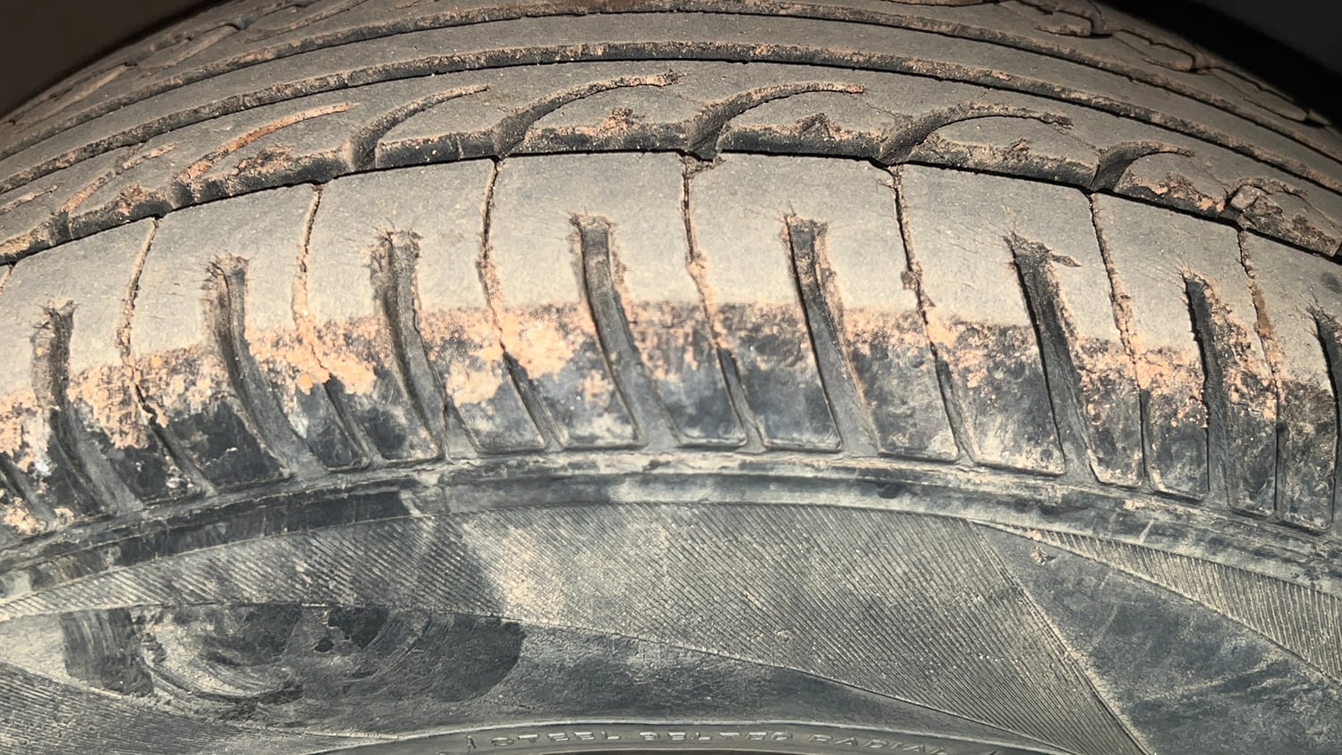 Used 2015 Hyundai Elite i20 Magna 1.2 Petrol Manual tyres RIGHT FRONT TYRE TREAD VIEW