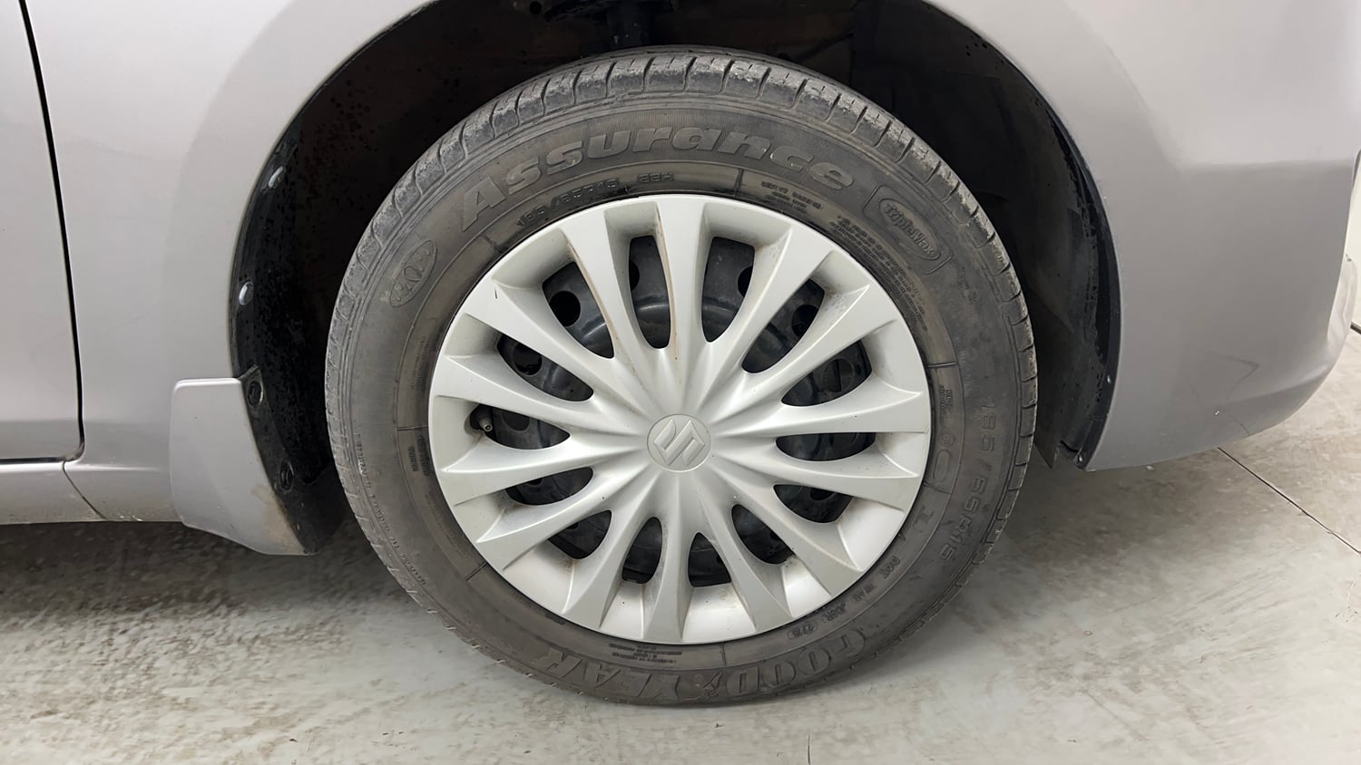 Used 2016 Maruti Suzuki Ciaz VXi+ Petrol Manual tyres RIGHT FRONT TYRE RIM VIEW