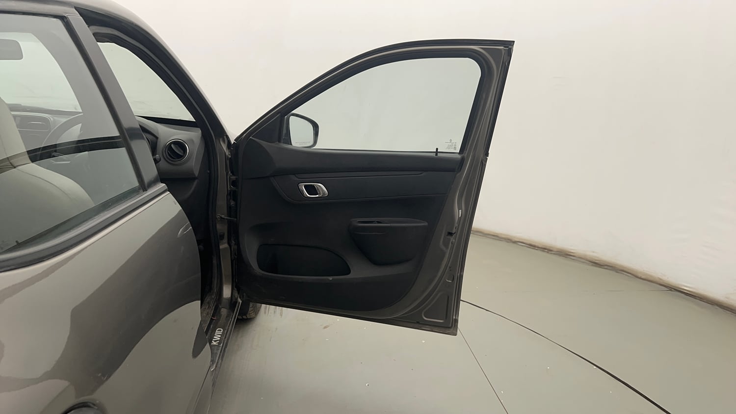 Used 2018 Renault Kwid RXT (O) 1.0 SCE Edition Petrol Manual interior RIGHT FRONT DOOR OPEN VIEW