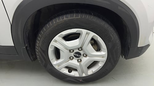 Used 2023 Kia Sonet HTK Plus 1.2 Petrol Manual tyres RIGHT FRONT TYRE RIM VIEW