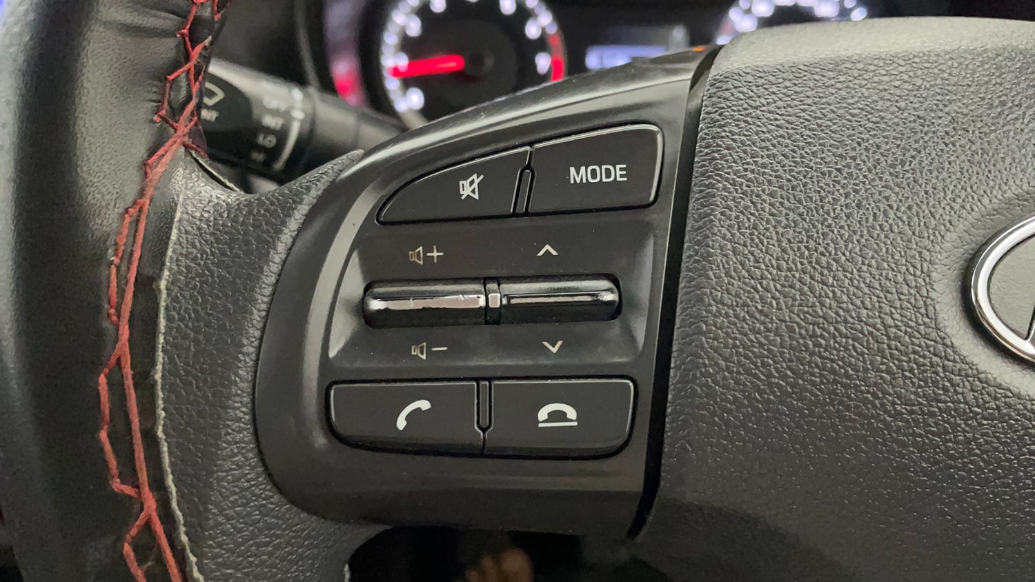 Used 2021 Hyundai Grand i10 Nios Magna 1.2 Kappa VTVT Petrol Manual top_features Steering mounted controls