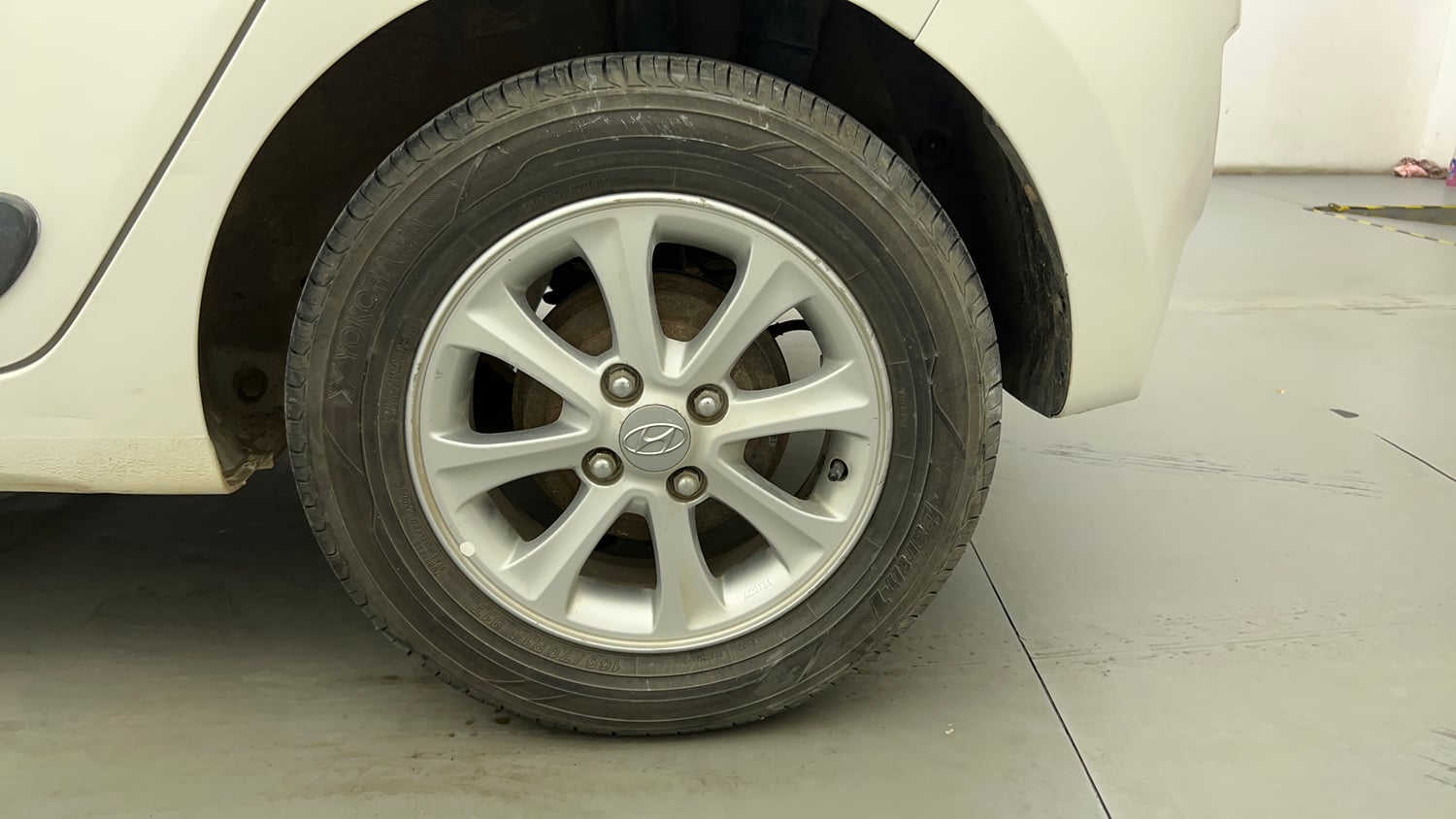 Used 2015 Hyundai Grand i10 Asta AT 1.2 Kappa VTVT Petrol Automatic tyres LEFT REAR TYRE RIM VIEW