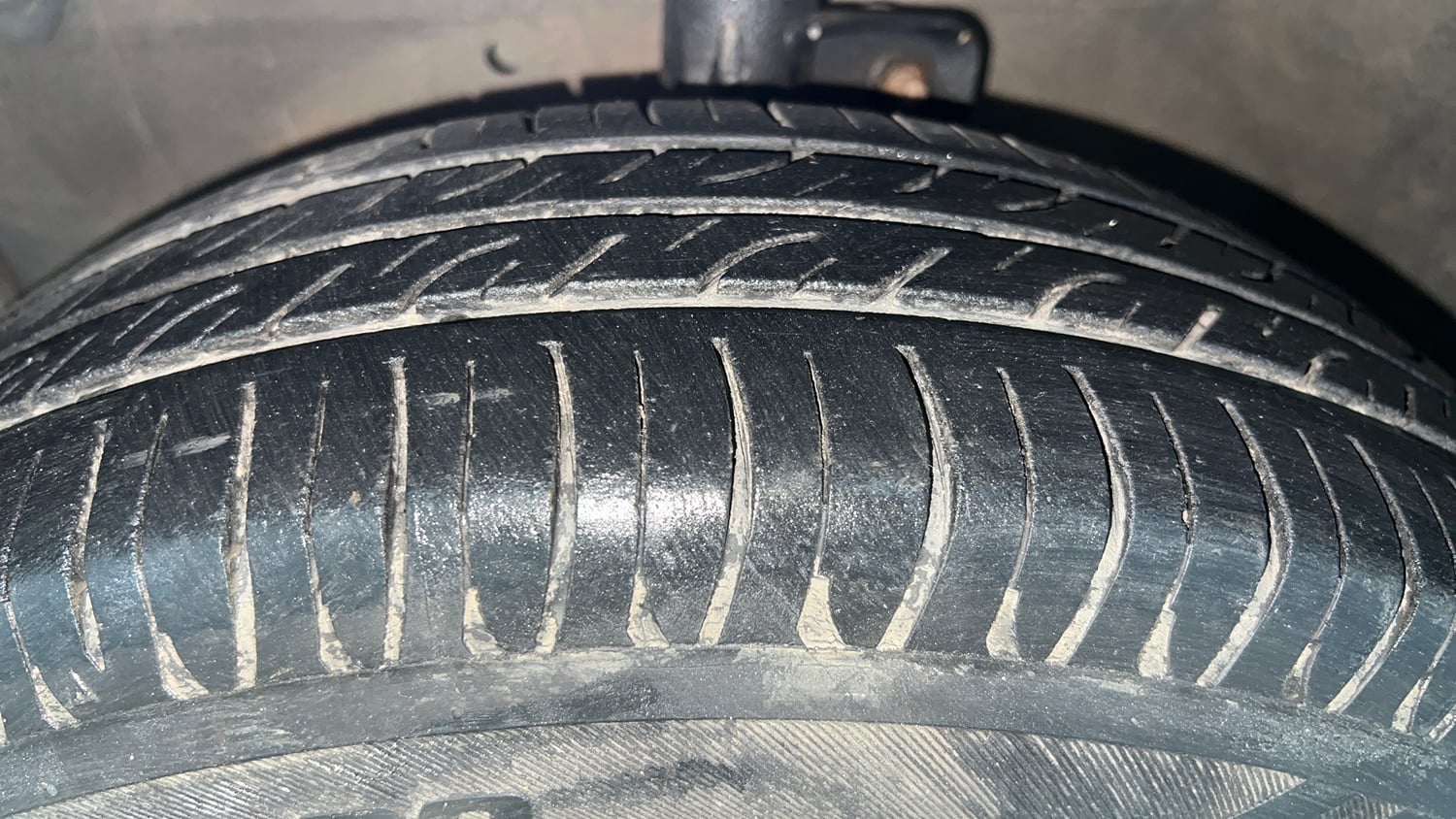 Used 2016 Maruti Suzuki Celerio ZXi Petrol Manual tyres LEFT FRONT TYRE TREAD VIEW