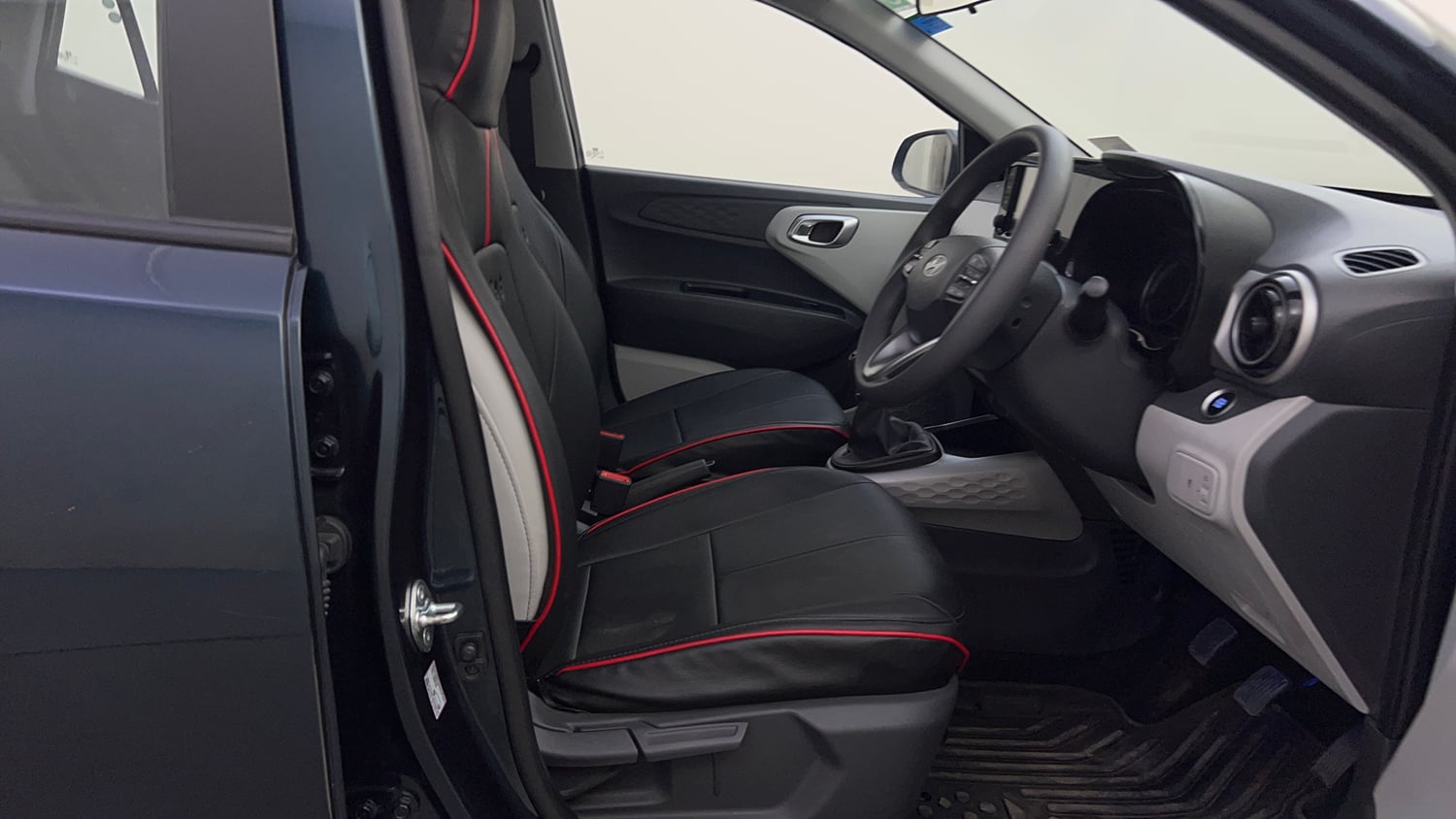 Used 2025 Hyundai Grand i10 Nios Sportz (O) 1.2 Kappa VTVT Petrol Manual interior RIGHT SIDE FRONT DOOR CABIN VIEW