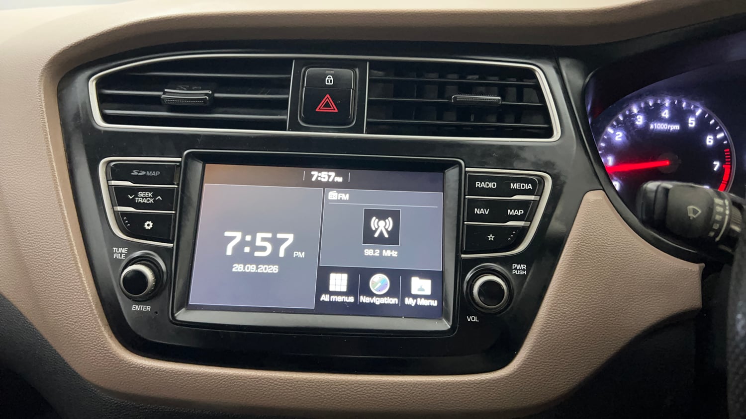 Used 2020 Hyundai Elite i20 Sportz Plus 1.2 Petrol Manual top_features Integrated (in-dash) music system