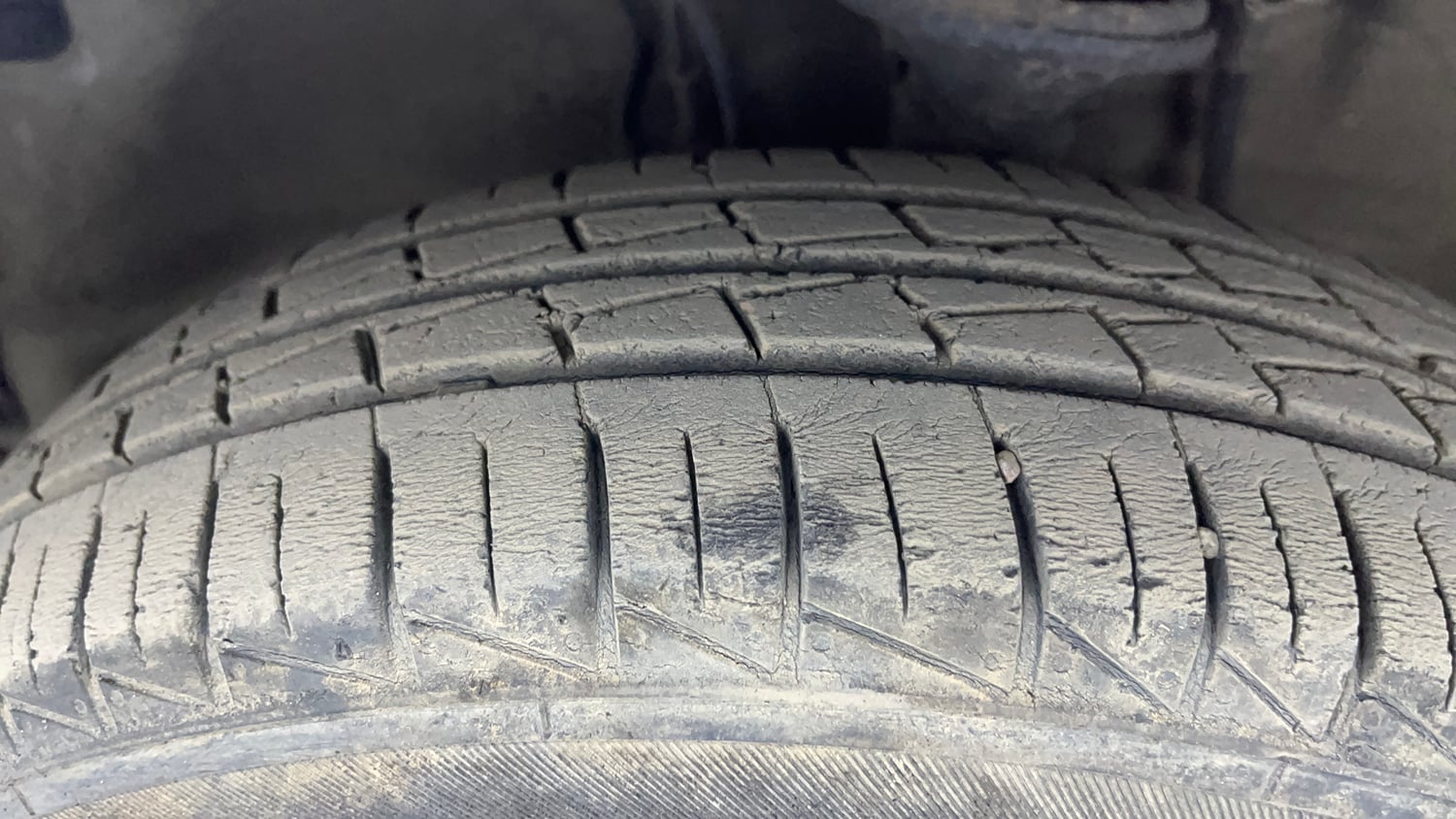 Used 2021 Maruti Suzuki Alto 800 LXi Petrol Manual tyres LEFT FRONT TYRE TREAD VIEW