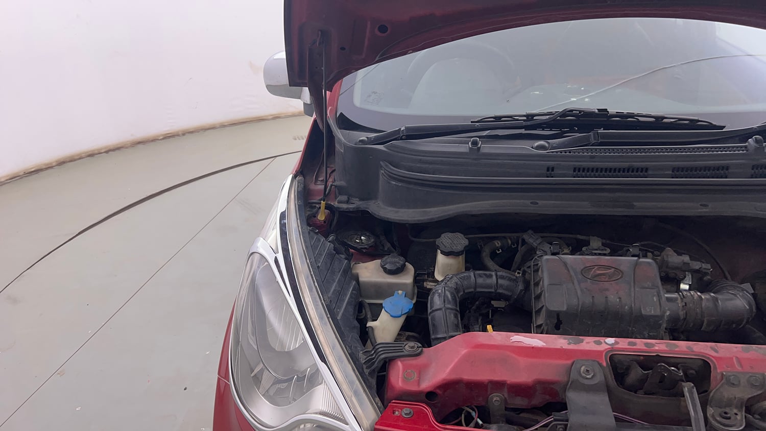 Used 2018 Hyundai Eon Magna + Petrol Manual engine ENGINE RIGHT SIDE HINGE & APRON VIEW
