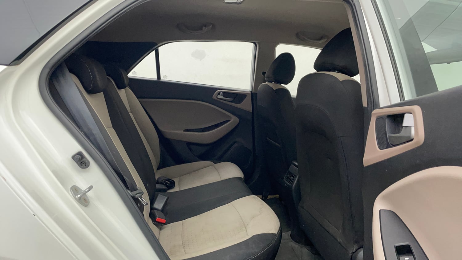 Used 2016 Hyundai Elite i20 Asta 1.2 (O) Petrol Manual interior RIGHT SIDE REAR DOOR CABIN VIEW