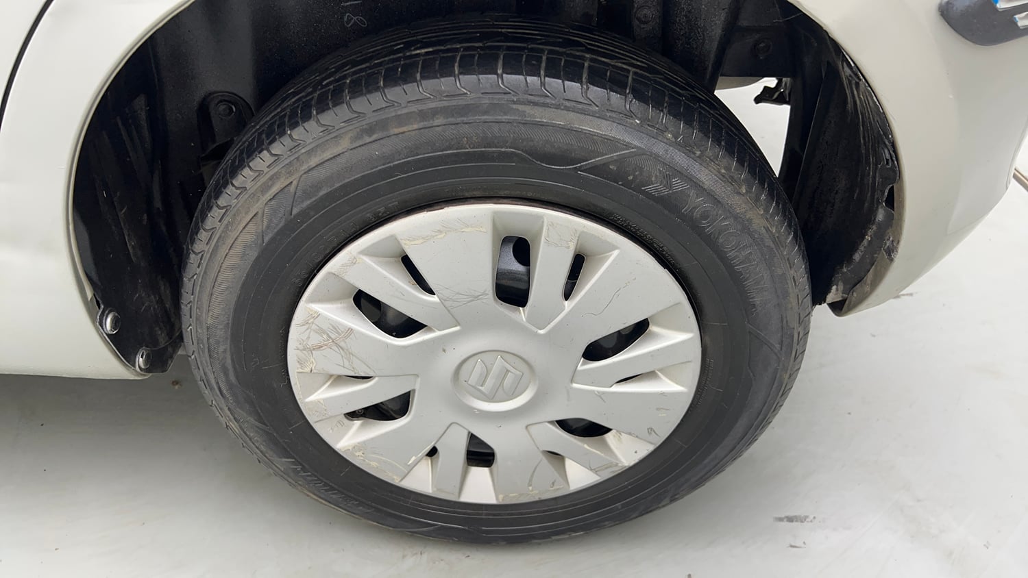 Used 2015 Maruti Suzuki Swift VXi Petrol Manual tyres LEFT REAR TYRE RIM VIEW