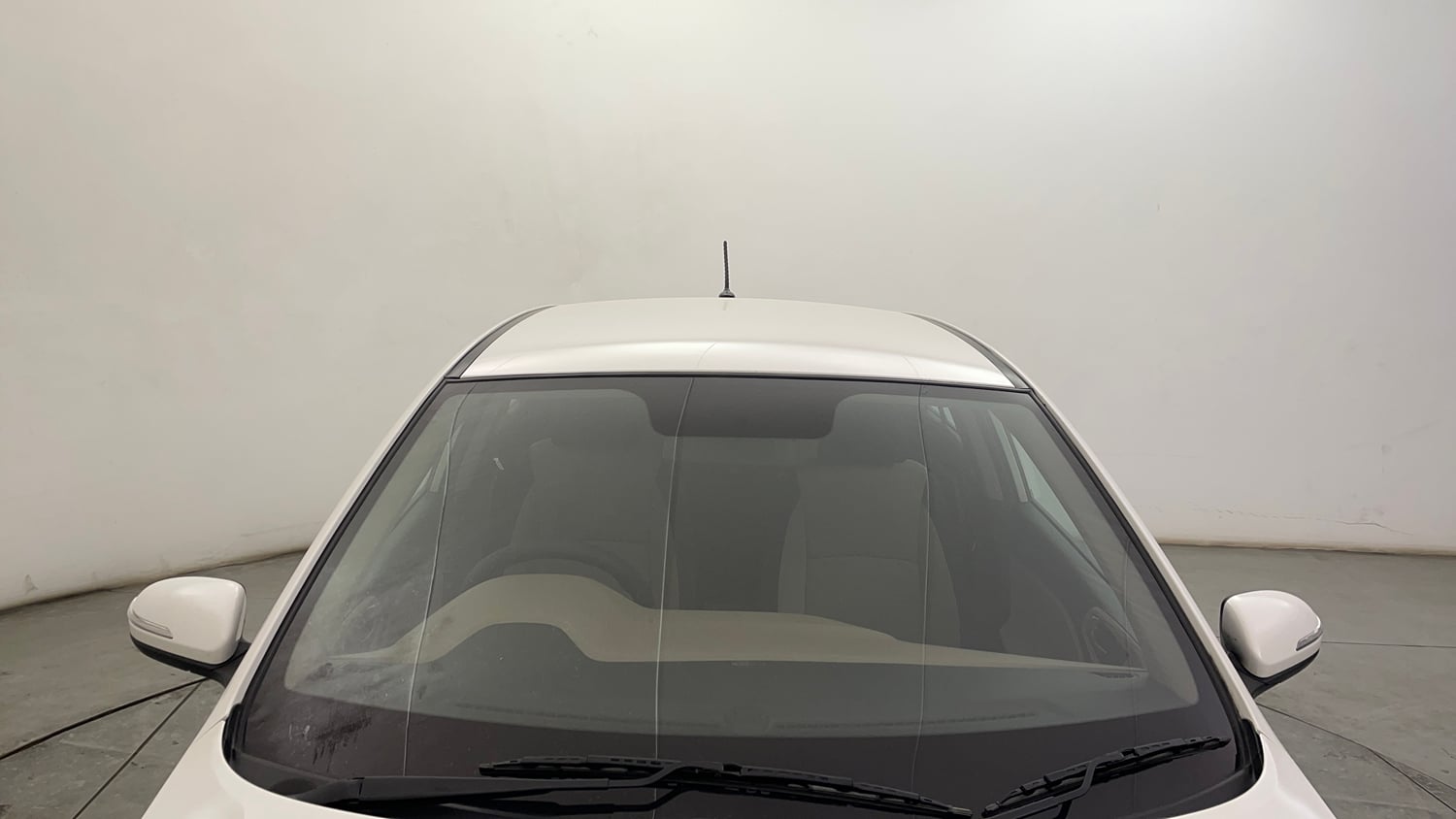 Used 2016 Hyundai Elite i20 Asta 1.2 (O) Petrol Manual exterior FRONT WINDSHIELD VIEW