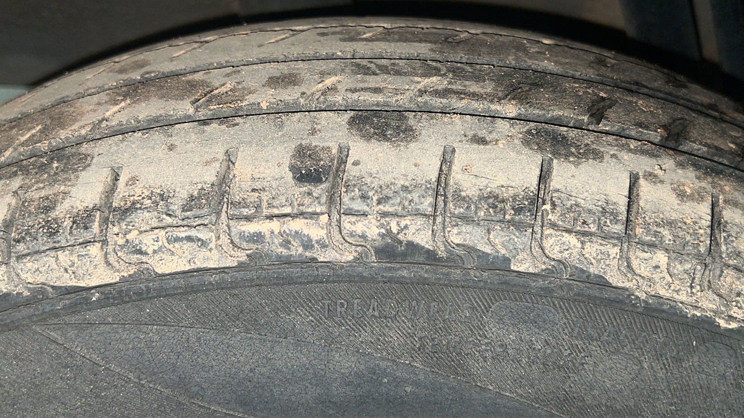 Used 2018 Renault Kwid RXT (O) 1.0 SCE Edition Petrol Manual tyres RIGHT REAR TYRE TREAD VIEW