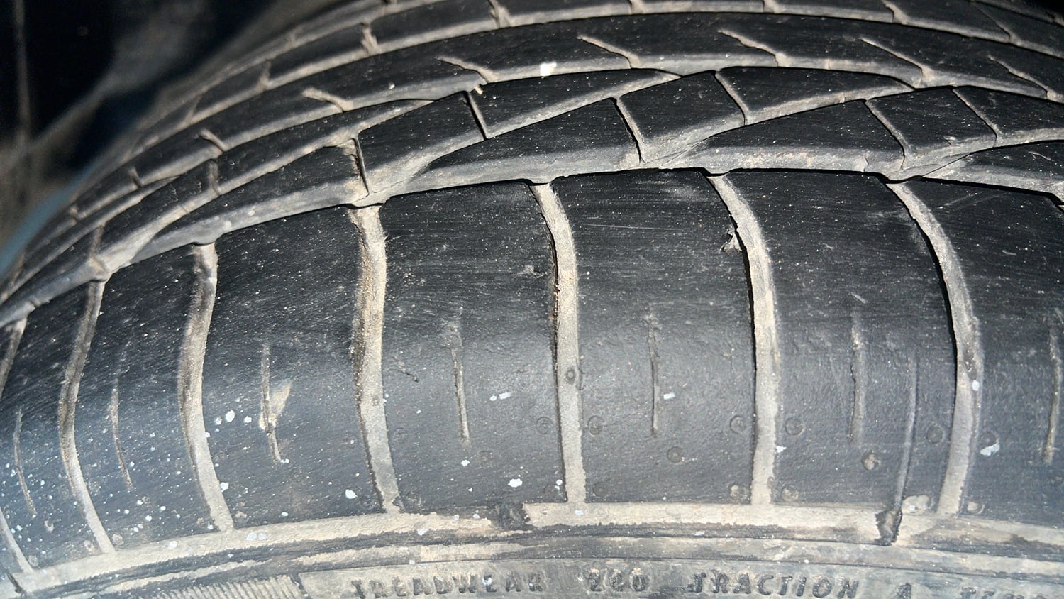 Used 2022 Tata Nexon XZA Plus (HS) Petrol Automatic tyres RIGHT FRONT TYRE TREAD VIEW