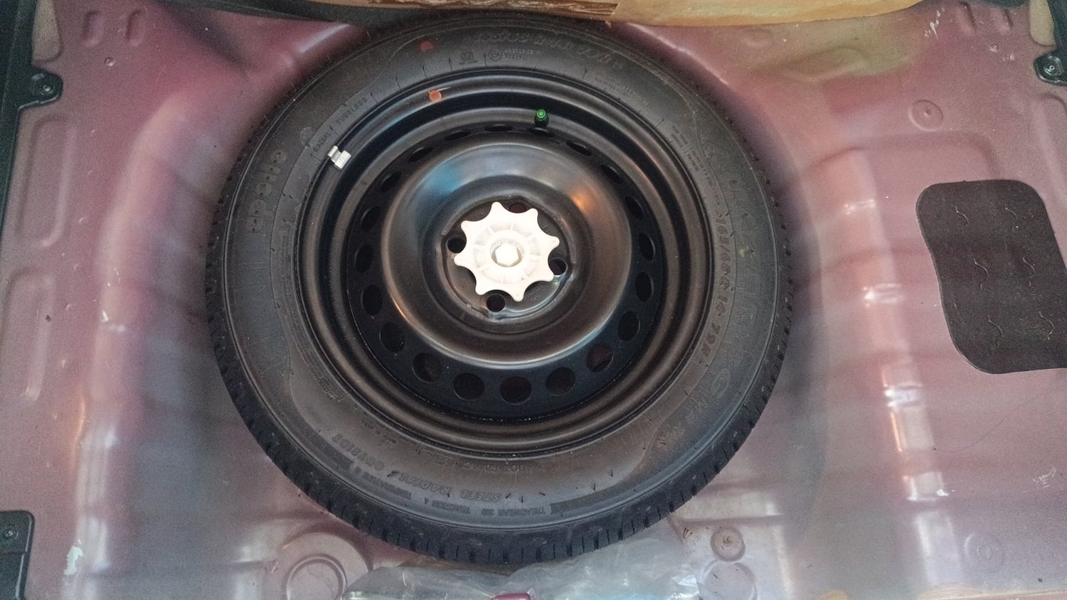 Used 2015 Hyundai Grand i10 Asta AT 1.2 Kappa VTVT Petrol Automatic tyres SPARE TYRE VIEW