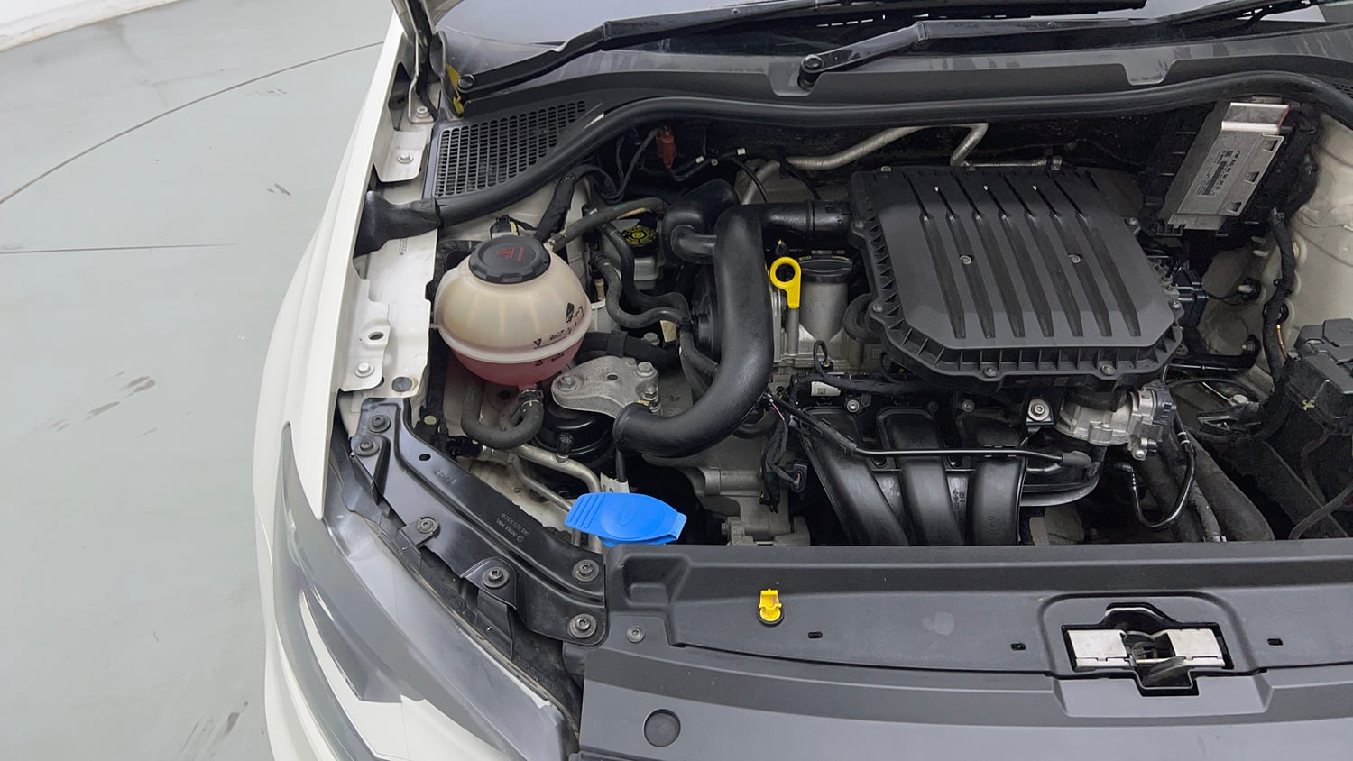 Used 2022 Volkswagen Polo Comfortline 1.0L MPI Petrol Manual engine ENGINE RIGHT SIDE VIEW