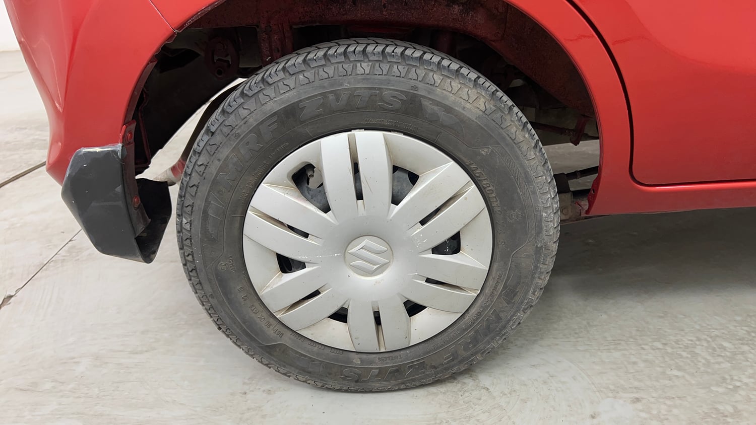 Used 2015 Maruti Suzuki Alto 800 Vxi Petrol Manual tyres RIGHT REAR TYRE RIM VIEW