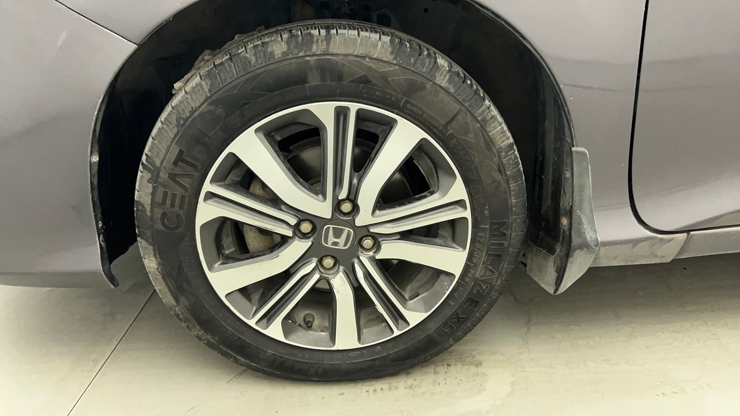 Used 2019 Honda City V CVT Petrol Petrol Automatic tyres LEFT FRONT TYRE RIM VIEW