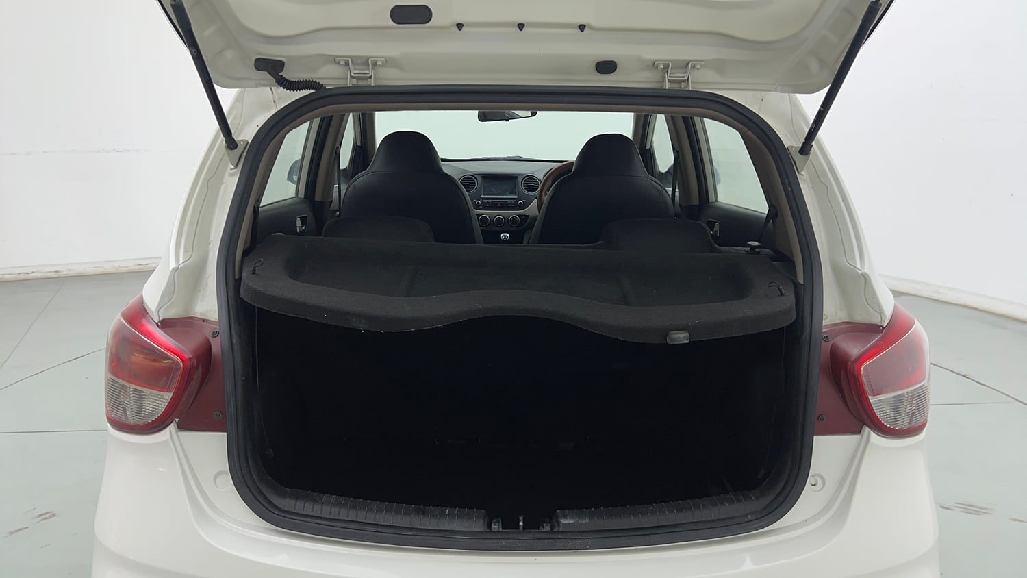 Used 2017 Hyundai Grand i10 Sportz (O) 1.2 Kappa VTVT Petrol Manual interior DICKY INSIDE VIEW