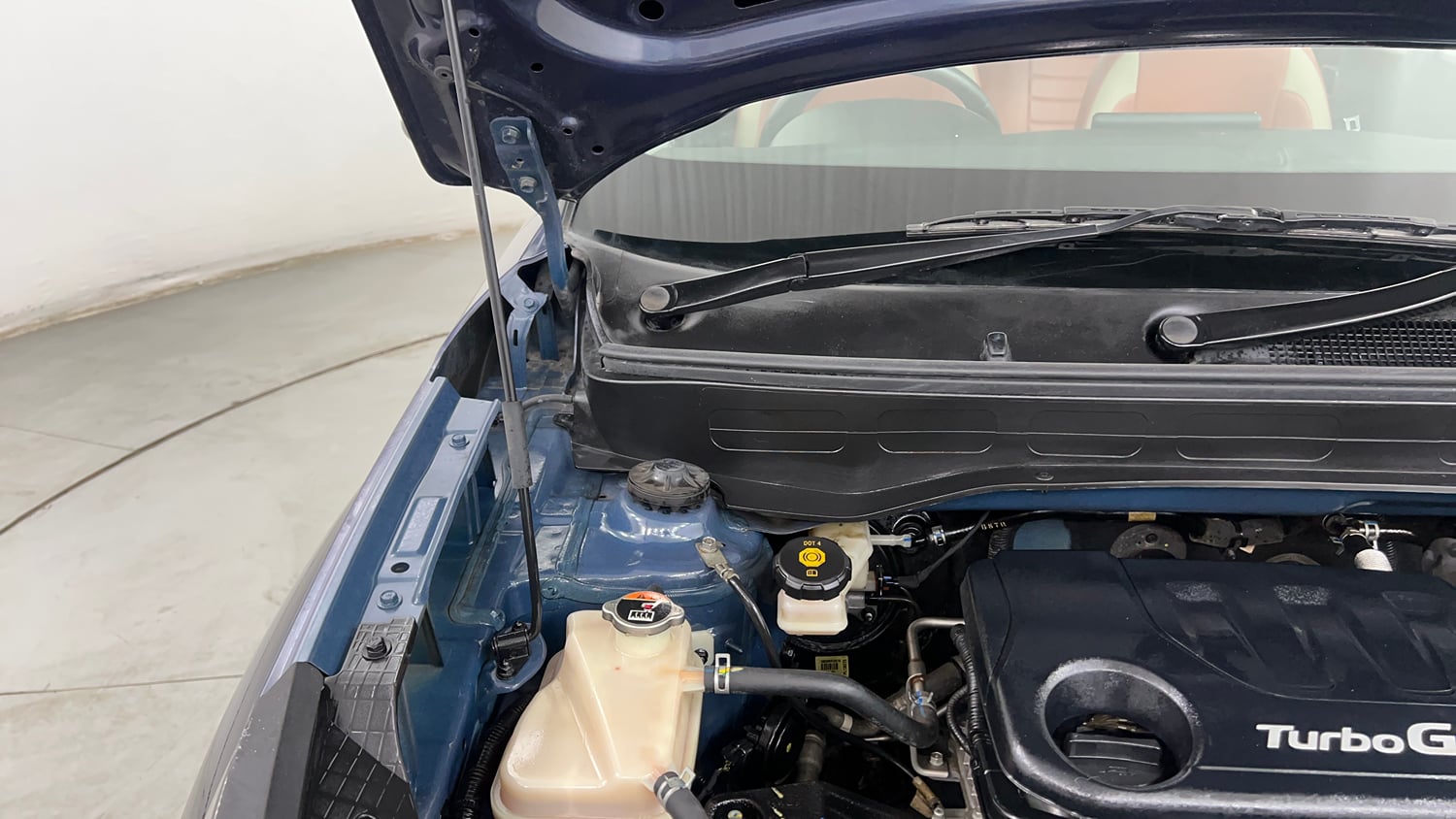 Used 2021 Hyundai Venue SX Plus 1.0 Turbo DCT Petrol Automatic engine ENGINE RIGHT SIDE HINGE & APRON VIEW