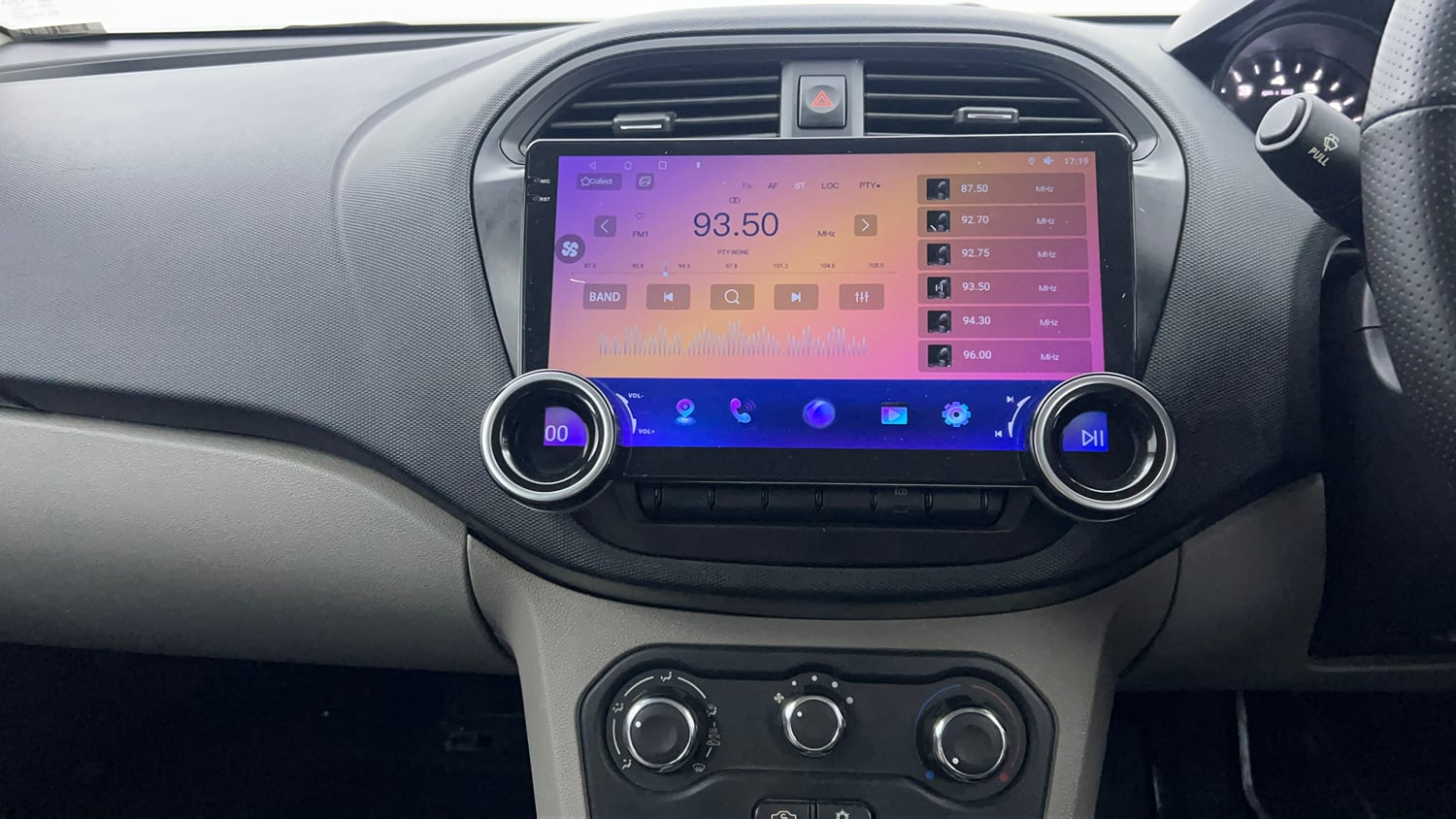 Used 2018 Tata Tiago Revotron XT Petrol Manual interior MUSIC SYSTEM & AC CONTROL VIEW