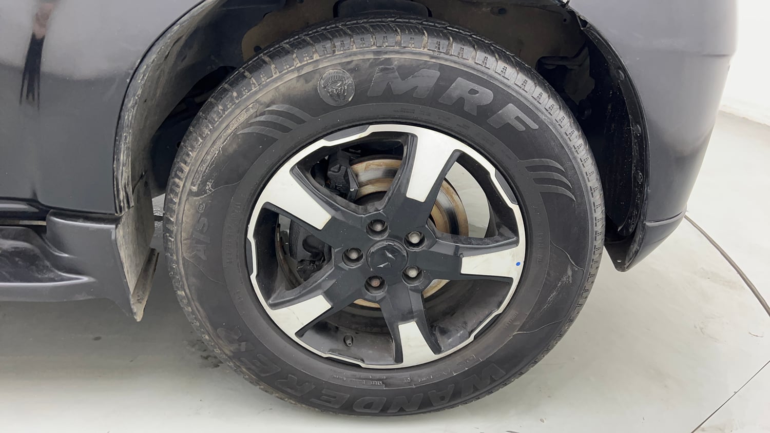 Used 2022 Mahindra Scorpio S9 Diesel Manual tyres RIGHT FRONT TYRE RIM VIEW