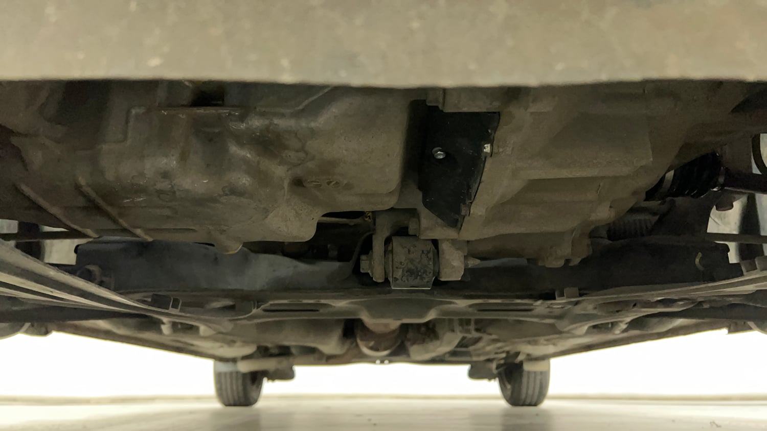 Used 2016 Honda Amaze 1.2 S i-VTEC Petrol Manual extra FRONT LEFT UNDERBODY VIEW