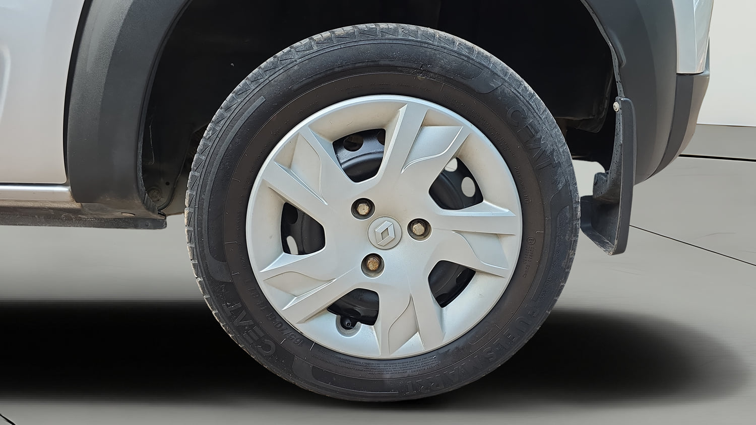 Used 2020 Renault Kwid RXL Petrol Manual tyres LEFT REAR TYRE RIM VIEW